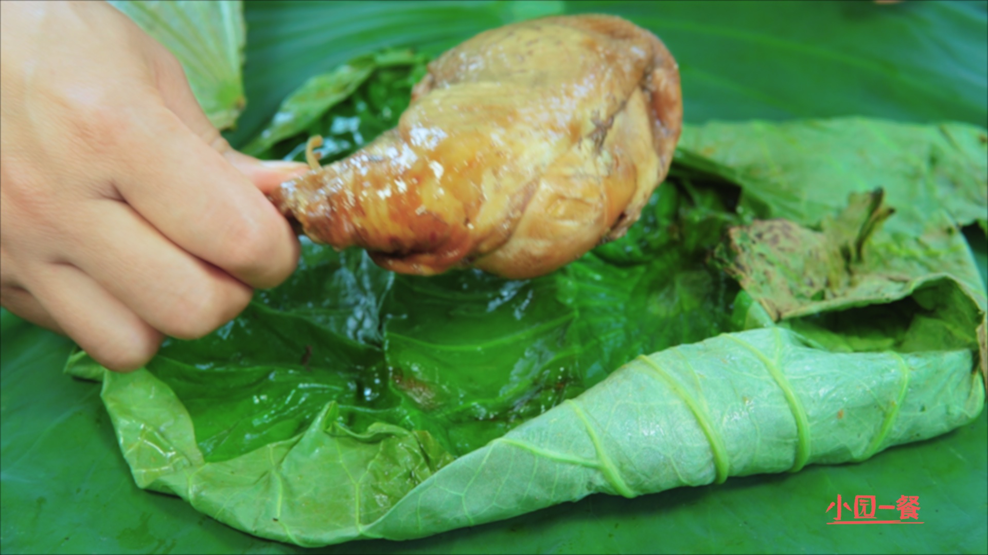 茶叶熏鸡腿的家常做法,茶叶香气扑鼻|鸡腿|茶叶|荷叶_新浪新闻