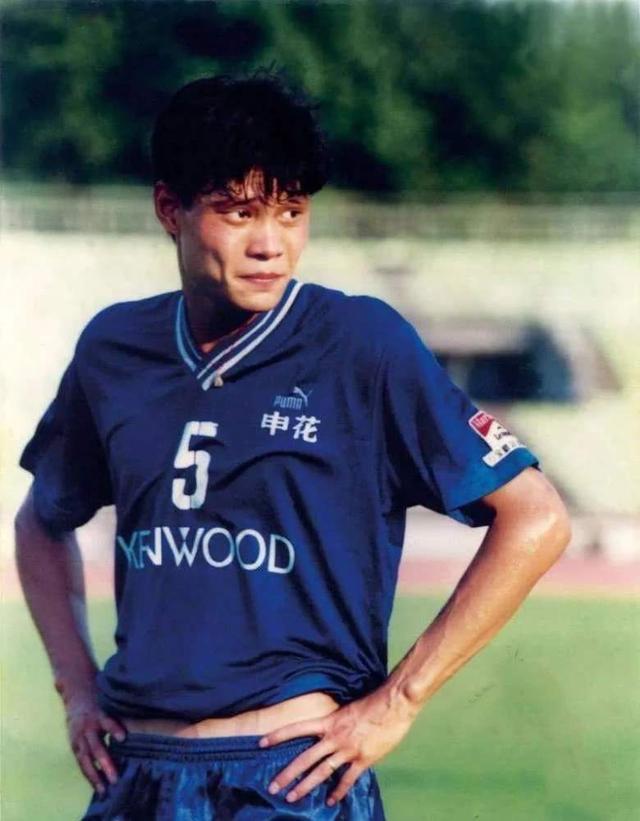 51岁范志毅真幸福三婚娶两个空姐英国籍大女儿魅力十足