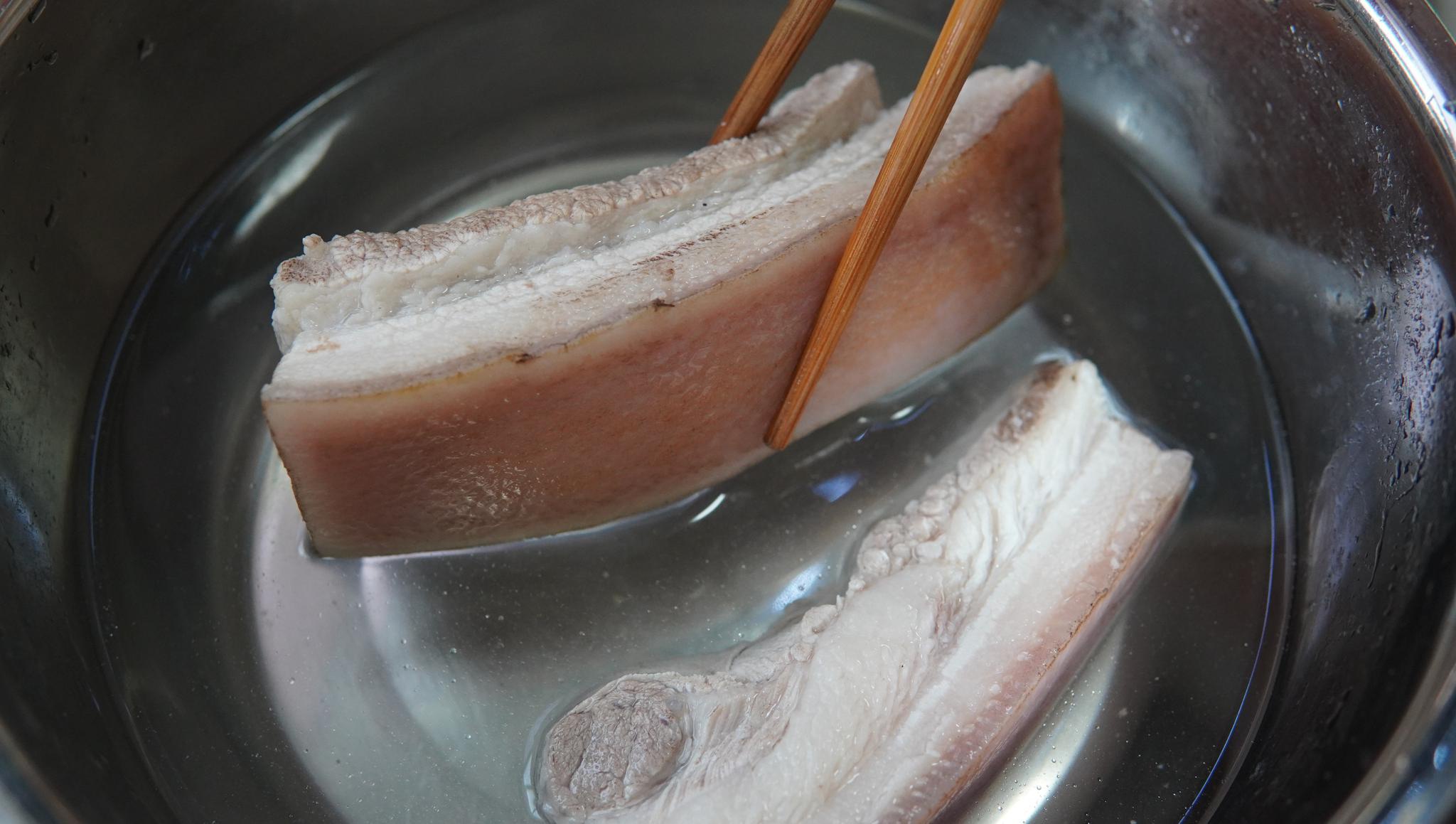 老厨师教你做家常红烧肉做法简单易学味道鲜香不油腻