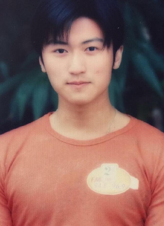 谢霆锋春晚旧照曝光,看到他的正脸,网友|《青簪锁三千》热播中