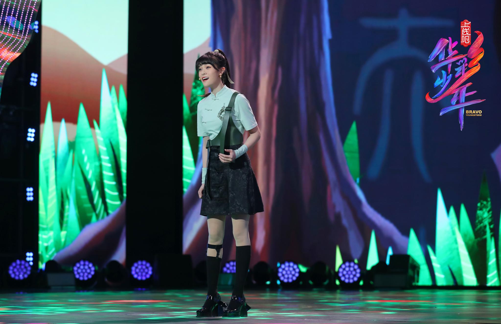湛嘉丽《上线吧华彩少年》初舞台 引领年轻一代弘扬传统文化