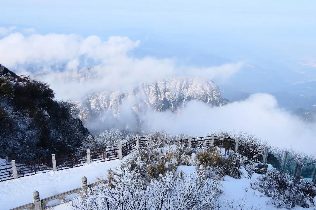 峨眉山下雪的时候,就是心目中冬天最佳的样子