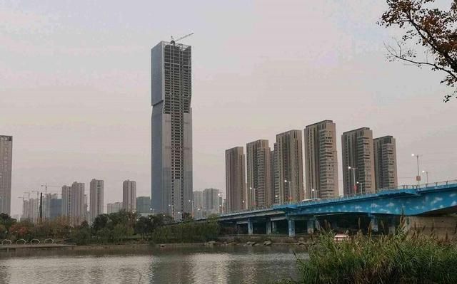 常州现代传媒中心建成于2013年,高度333米开发商:常州广电置业无锡