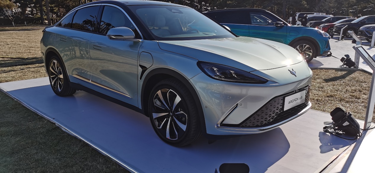 极具运动感的c级车 arcfox αs正式亮相