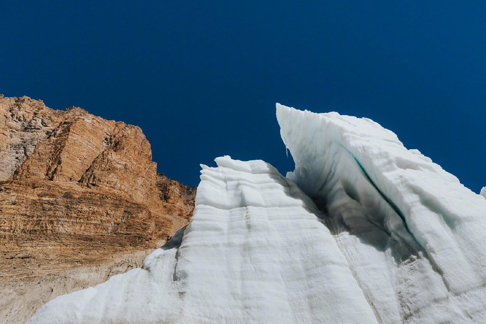 西藏曲登尼玛冰川曲登尼玛冰川位于日喀则地区岗巴县