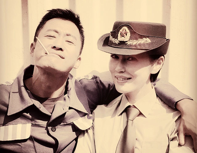 出道21年从不接广告,10年8影后,吴京有困难只有她雪中送炭