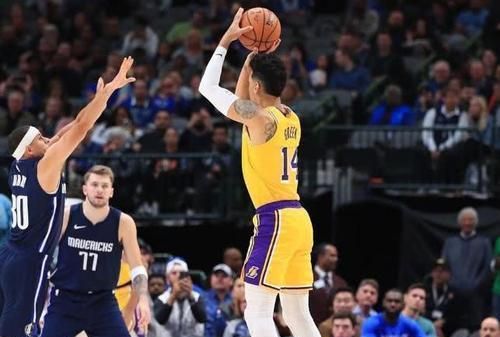 单场9中0,丹尼格林为何还能值一千五百万?单看这一点就够用!休闲区蓝鸢梦想 - Www.slyday.coM