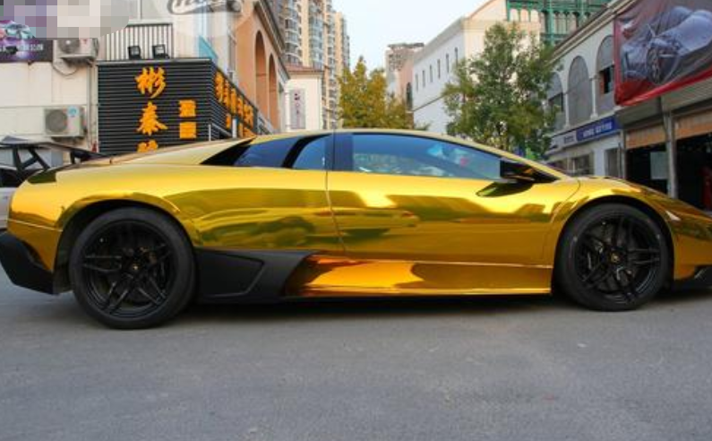 车主花30万改土豪金车漆,因颜色太亮,2月后无奈改回去