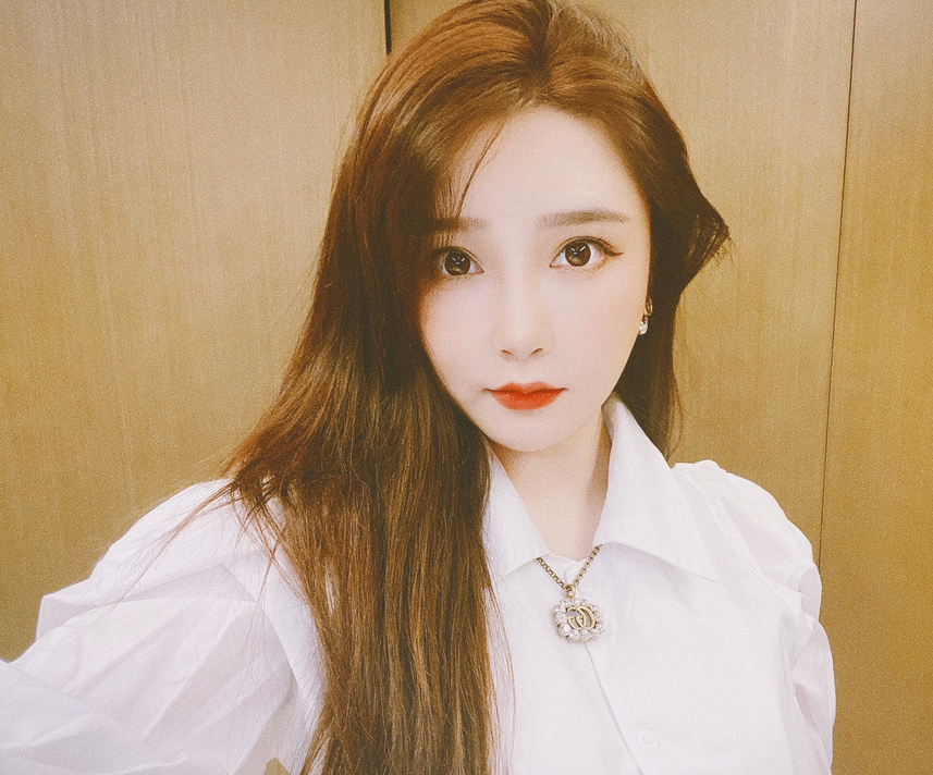 江璟儿被sdt老板夏震求婚成功,当不了爱豆,就当爱豆