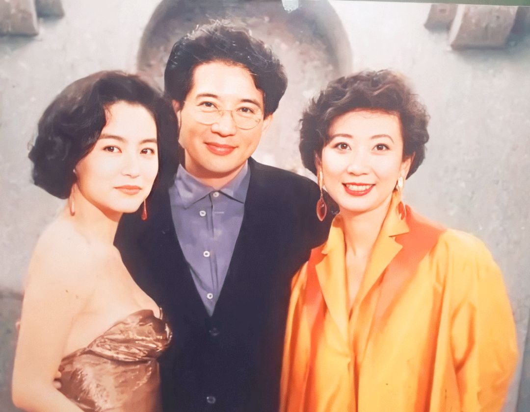 "之前施南生与林青霞一同出席"一代赌王"何鸿燊的追悼会.