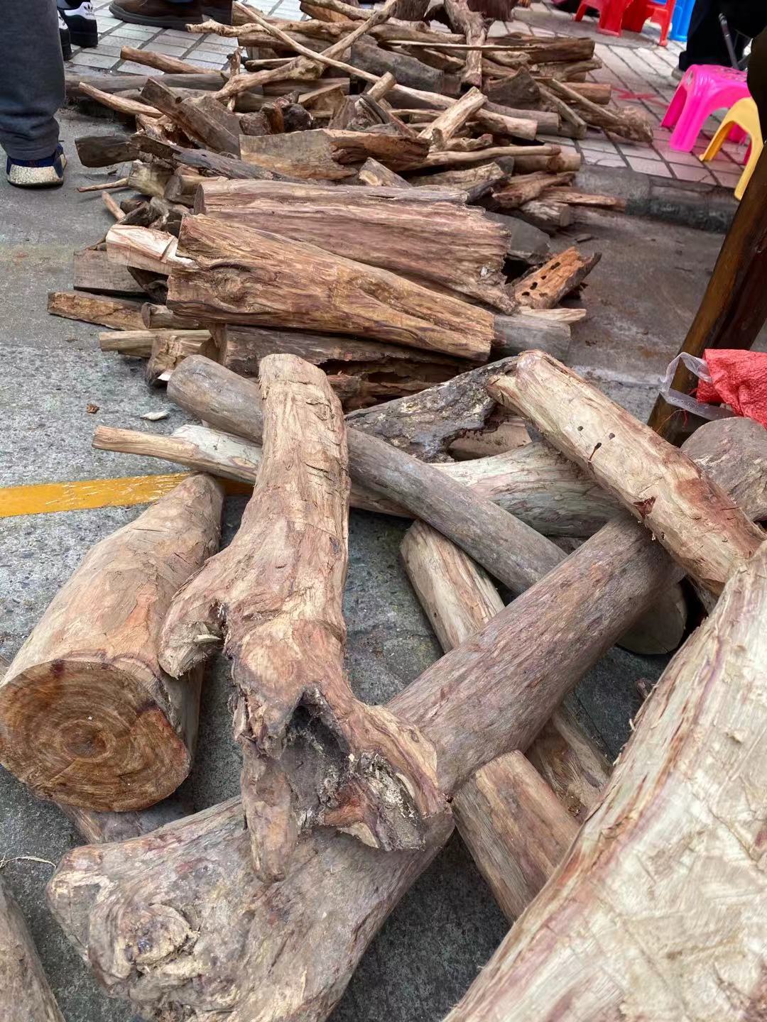 木材黄金价值昂贵,你知道海南黄花梨价格为何这么高吗?