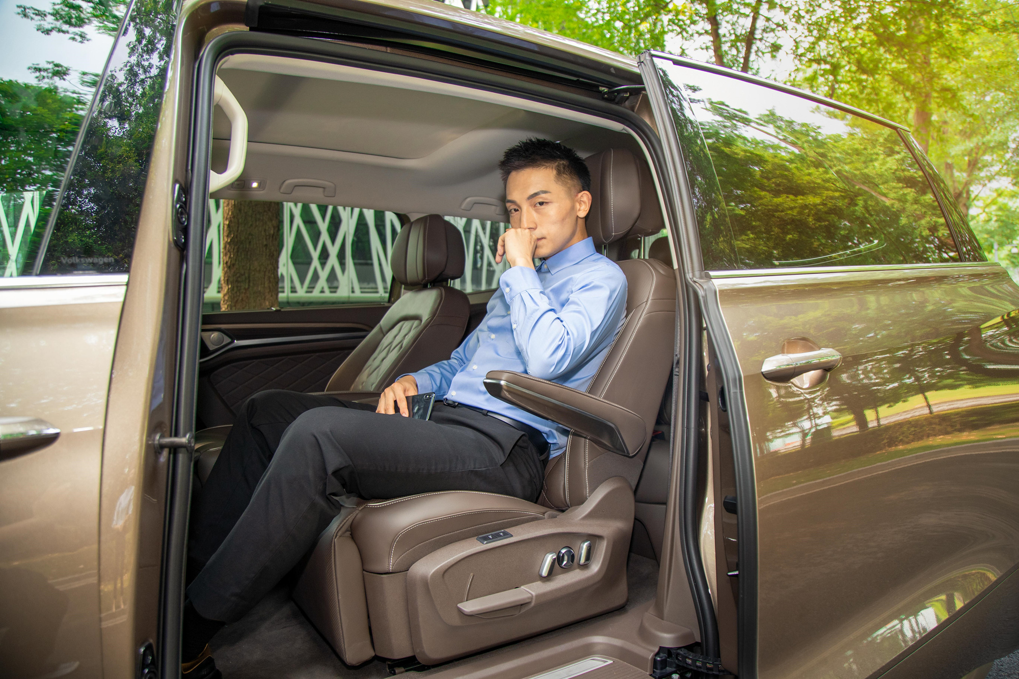 2020红毯戏太多,明星座驾纷纷换掉gl8,新上位的竟然是ta-新浪汽车