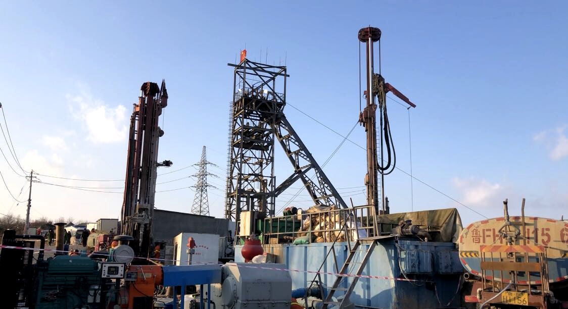 山东笏山金矿救援被困工人传话想吃咸菜火腿肠喝小米粥