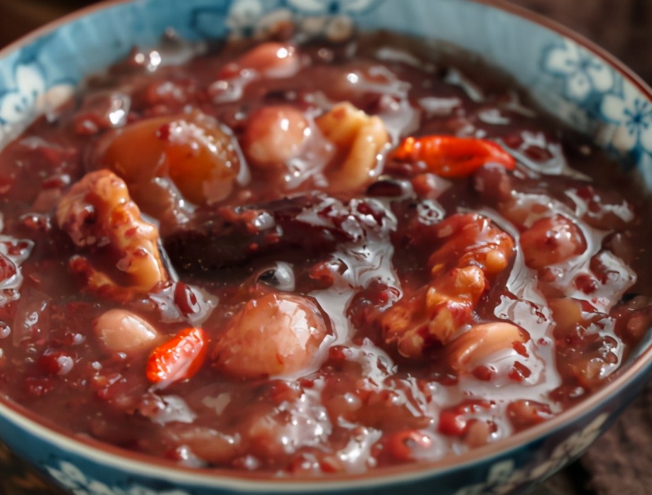 节是腊月里非常重要的一个节日,不同的地方会有不同的风俗习惯,腊八饭