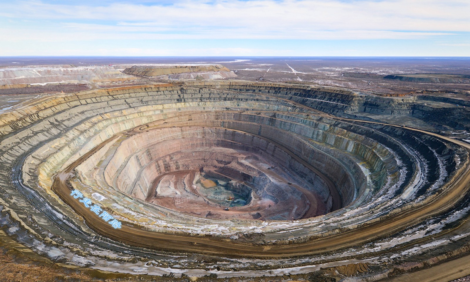 钻石矿矿坑图片