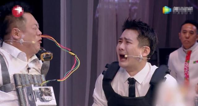 欢乐喜剧人7秦霄贤化身蹦迪男孩现场退票环节成为本季缩影