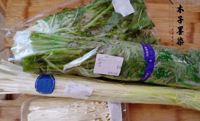 里,全家人吃得开心,送朋友圈个信息:超值|火锅|全家人|肉丸_新浪新闻