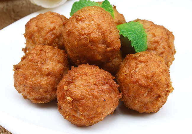 做炸肉丸时记住2放2不放肉丸外酥里嫩咬一口满嘴香