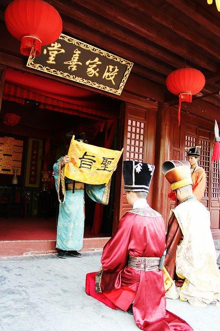 公主坐着你站着公主吃饭你看着这驸马爷你还想当吗