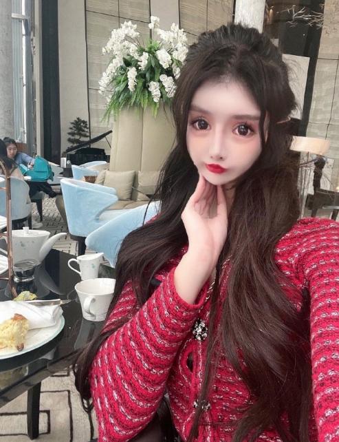 16岁网红花四百万做脸,为变美三年整容上百次,如今又要动刀|整容|娜娜