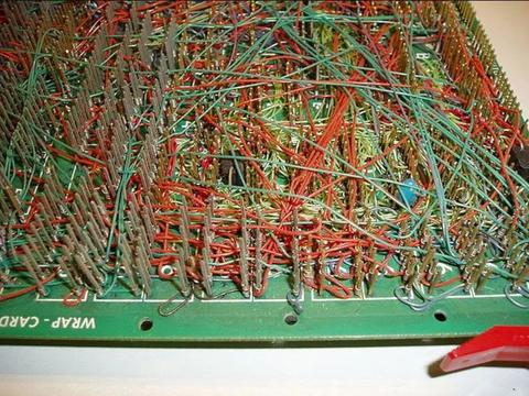 PCB构成是怎样的？什么是邮票孔？回流焊波峰焊又是什么？-邮票孔焊盘封装