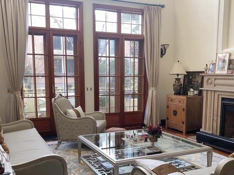 48岁宁静素颜曝光头发炸毛脸蜡黄意外曝光豪宅内景太反差