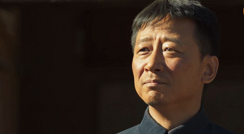 张树成(胡明饰)视角:他是一名退伍军人,转业做扶贫工作面临重重困难
