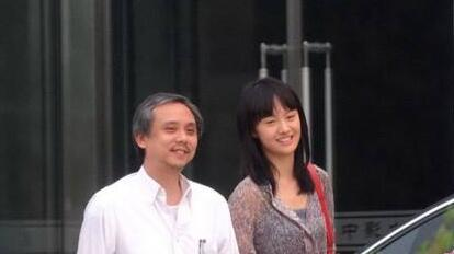 凑热闹郑爽被锤当天陈嘉上导演官宣喜讯两人曾传出爆炸性新闻