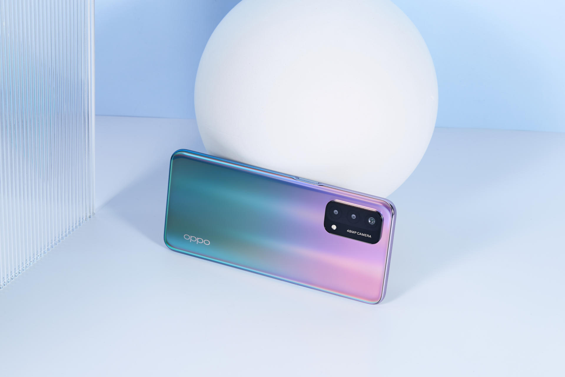 此外,外观方面oppo a93背面设计简洁一体化程度高,得益于采用了全新的