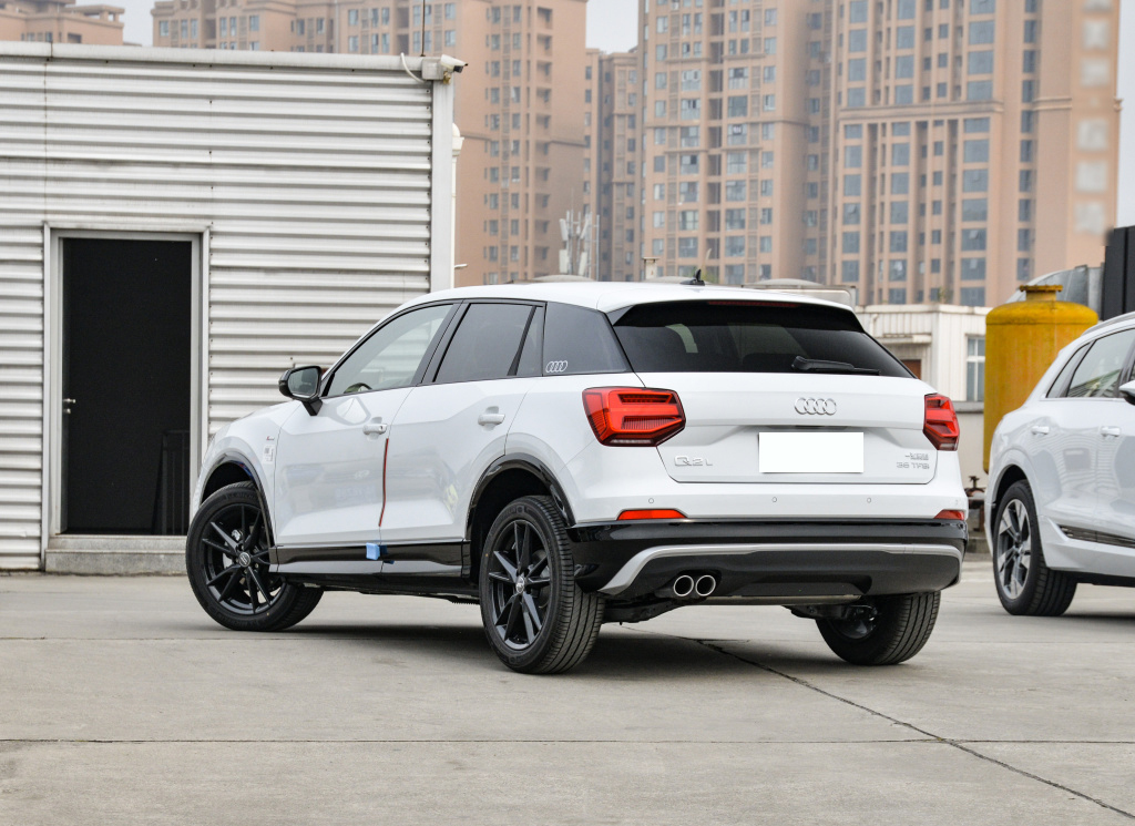 20万落地的奥迪suv,8.7秒破百,真皮方向盘,适合年轻人