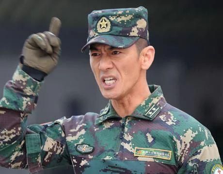 曾是郑伊健保镖,最穷时娶了张歆艺同学,今成荧幕"特种兵王"|任天野