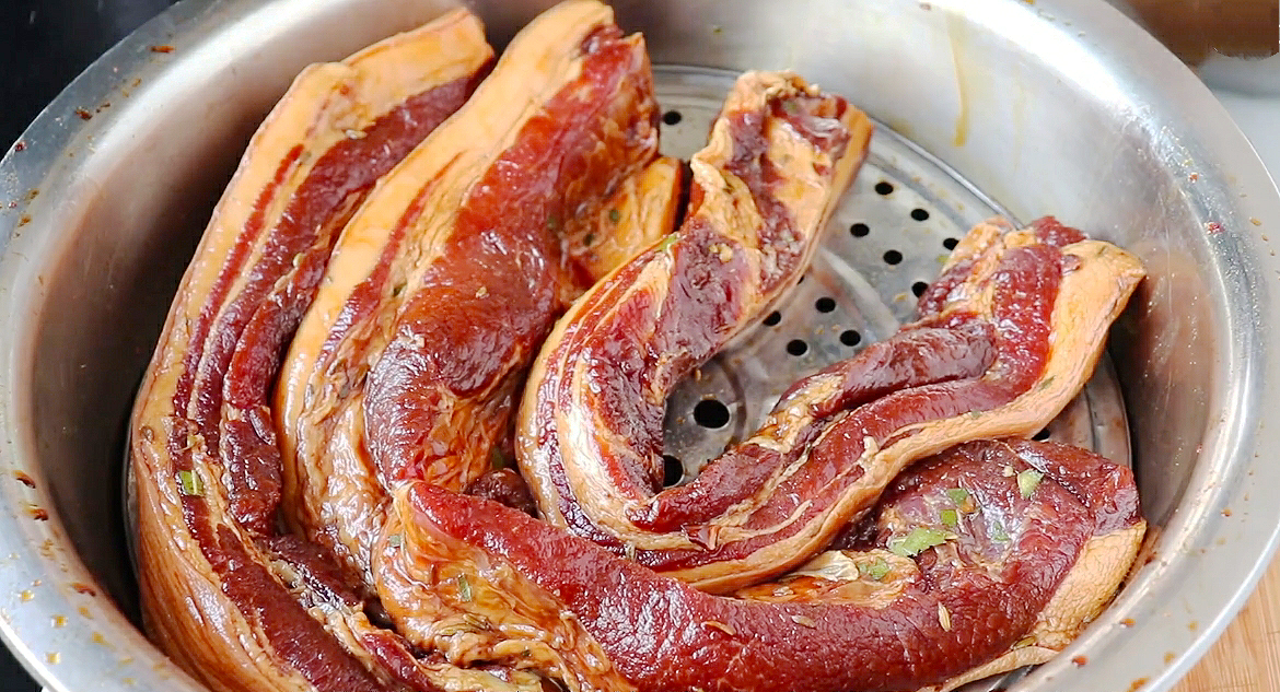 过年了教你在家做酱油肉不用烟熏酱香浓郁全家人都说好吃