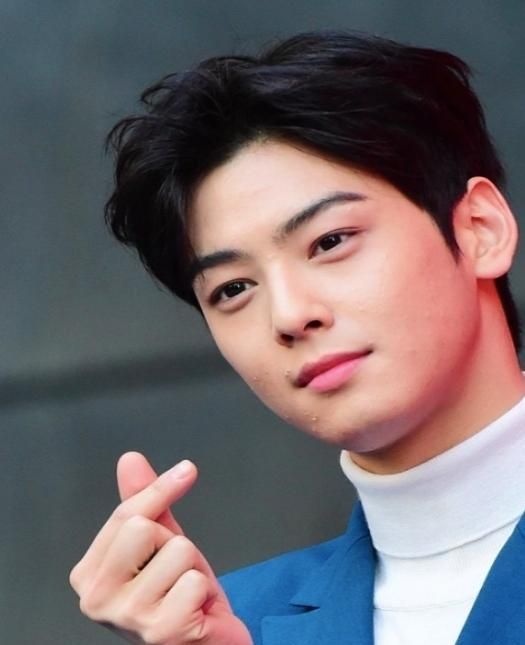 脸蛋天才车银优痘痘素颜照被翻出粉丝是不是化妆品中毒了