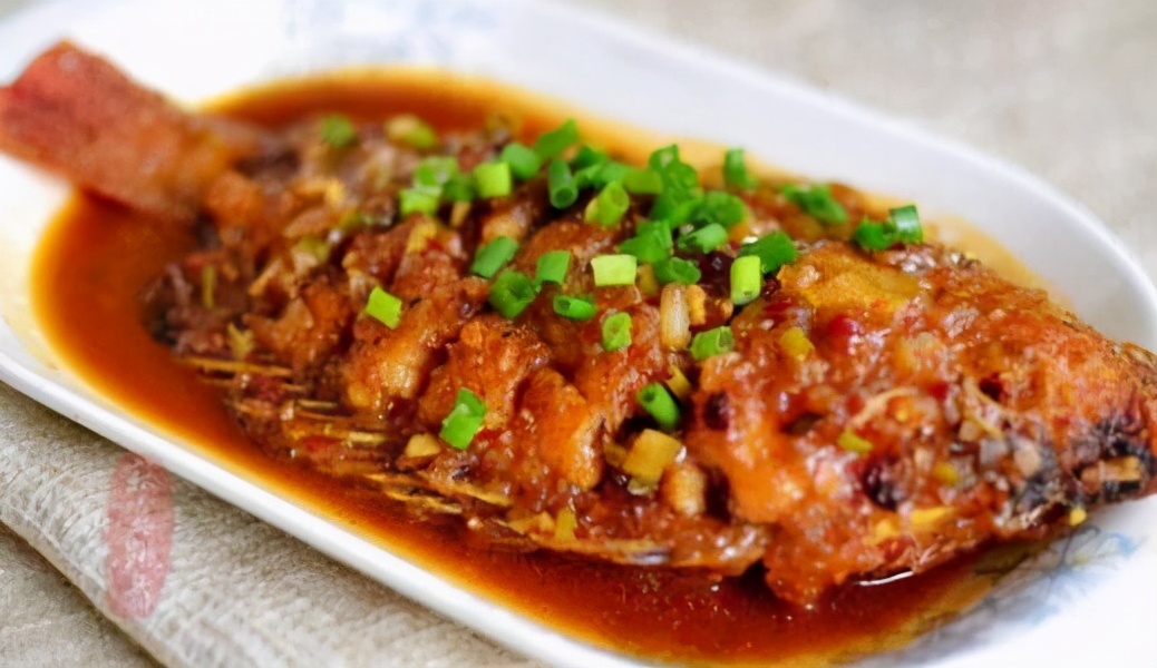 年夜饭,教你这道浇汁鱼,红红火火寓意团圆,端上桌待客倍有面