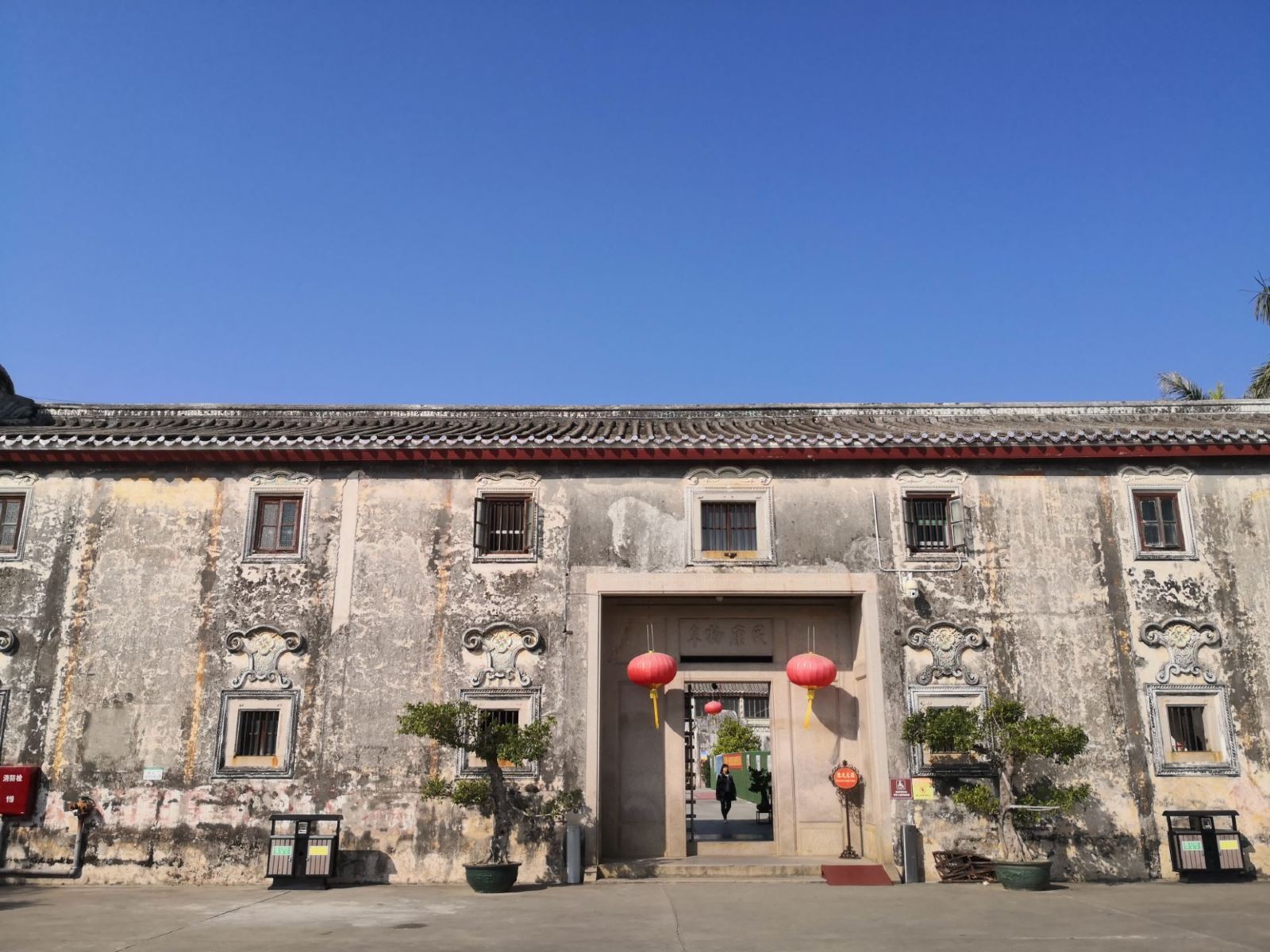 此外,陈慈黉故居内还有让很多出自名家之手的书法石刻,这些书法一字