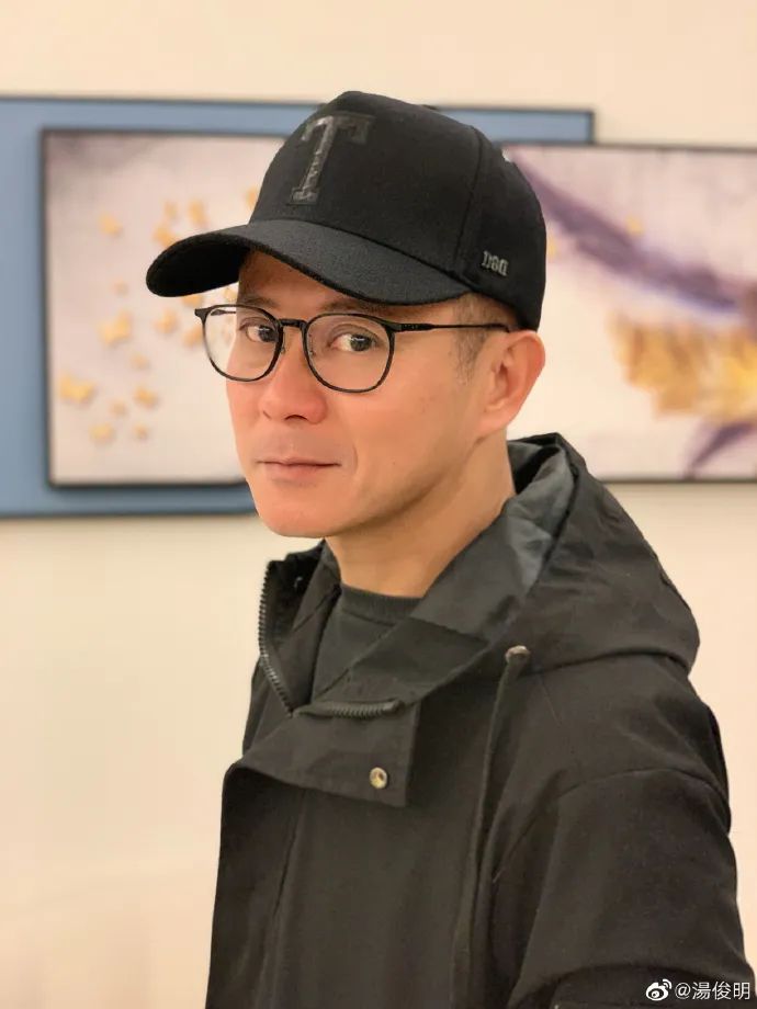 和很多港星一样,汤俊明开通了某短视频平台账号,经常分享自己的跑步