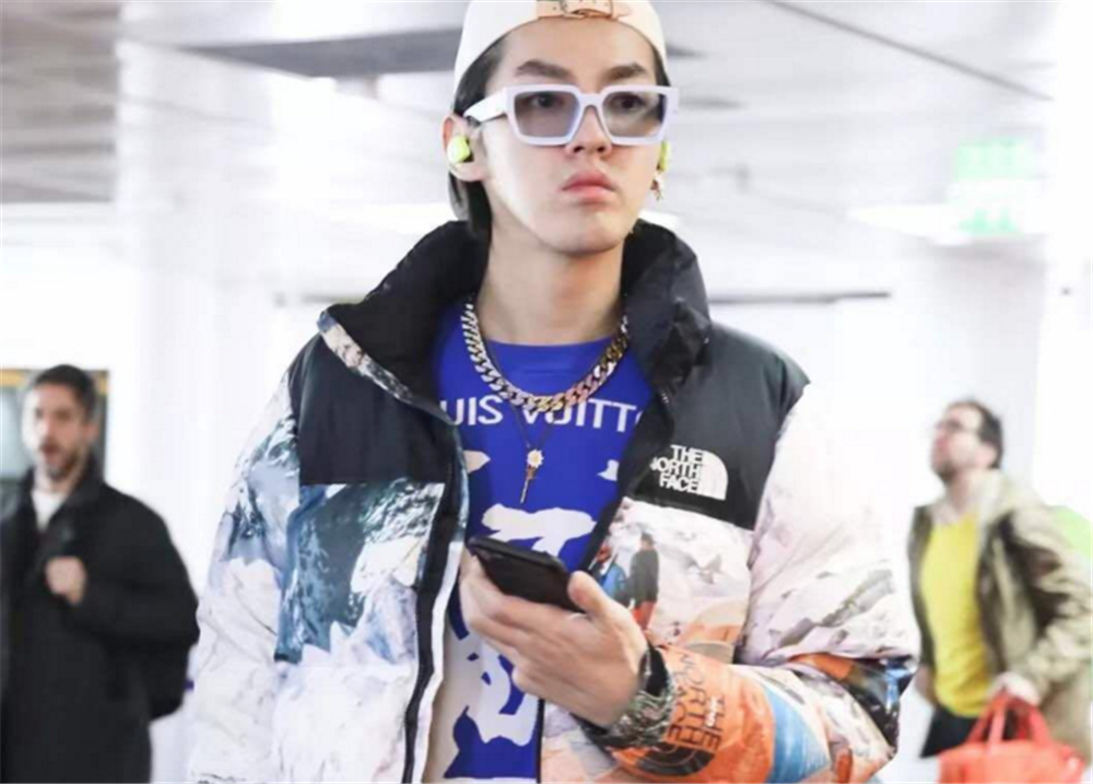 吴亦凡,余文乐,陈冠希等明星都多次穿着北面出现在公众场合.