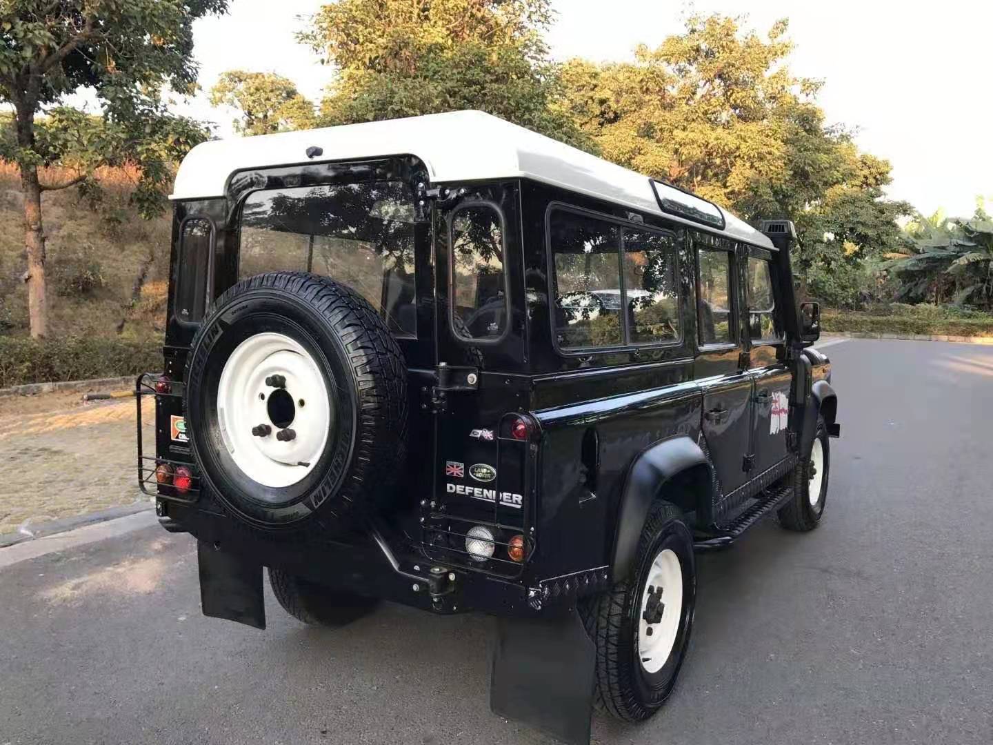 1989年第一代路虎卫士售价27万秉承硬派越野的外观