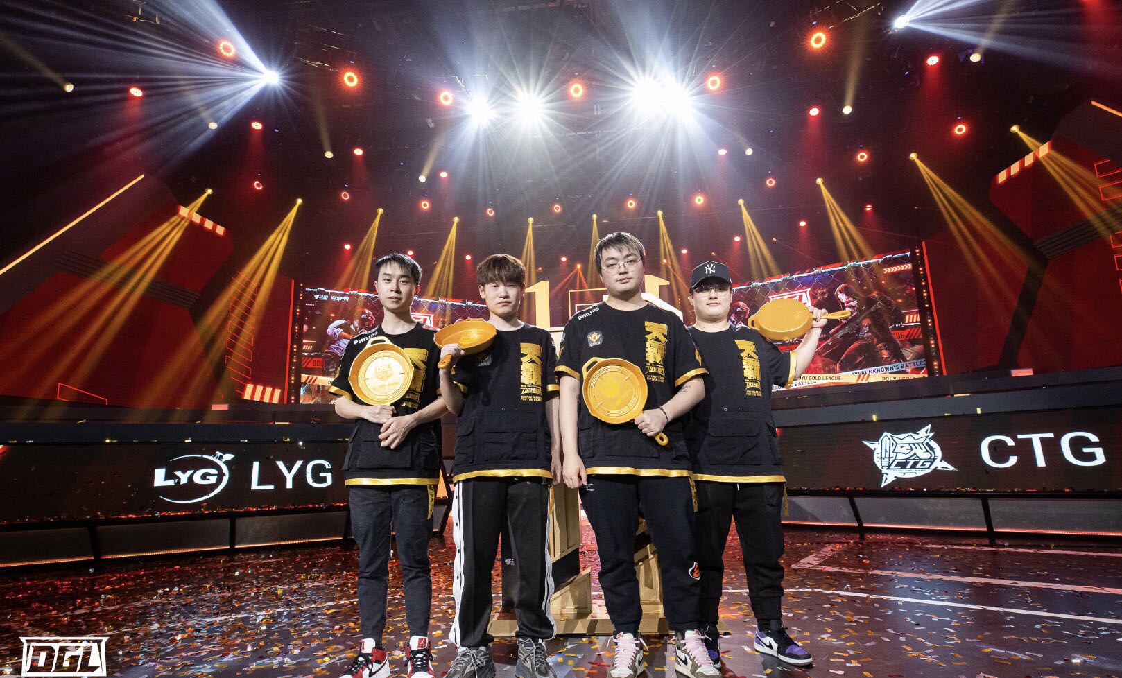 s开战在即,天霸定妆花絮照新鲜出炉|天霸|定妆|战队_新浪新闻