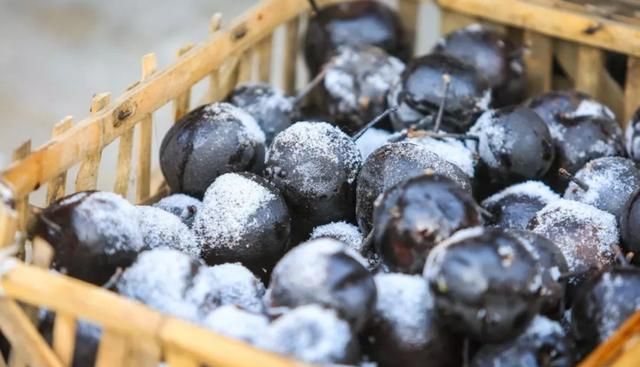 美女网购10斤“东北冻梨”,吃后给了差评,看到吃法网友笑趴了休闲区蓝鸢梦想 - Www.slyday.coM 美女网购10斤“东北冻梨”,吃后给了差评,看到吃法网友笑趴了休闲区蓝鸢梦想 - Www.slyday.coM