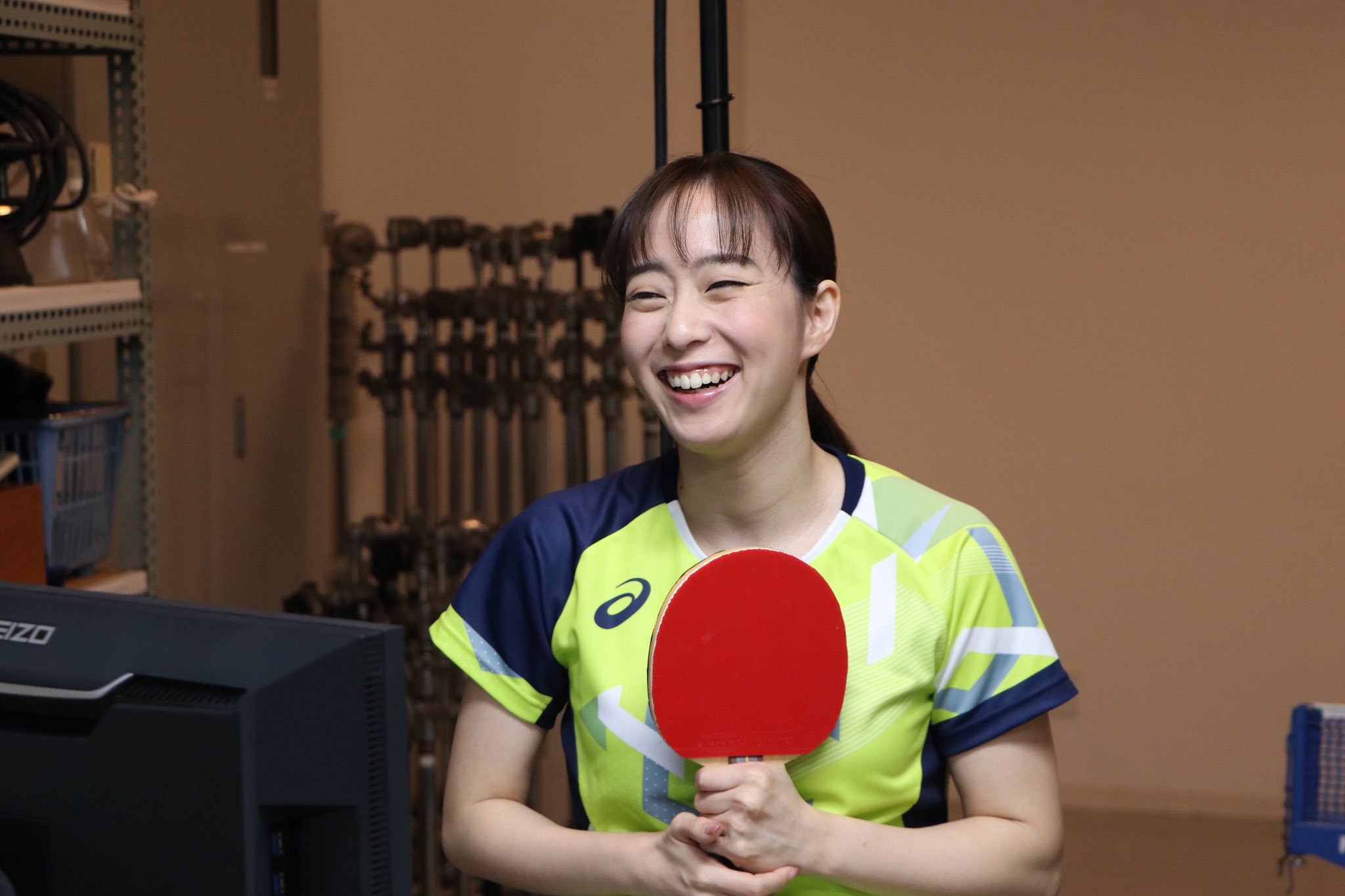 石川佳纯乐开了花!28岁日本美女队长,夺冠后拍广告心情大好