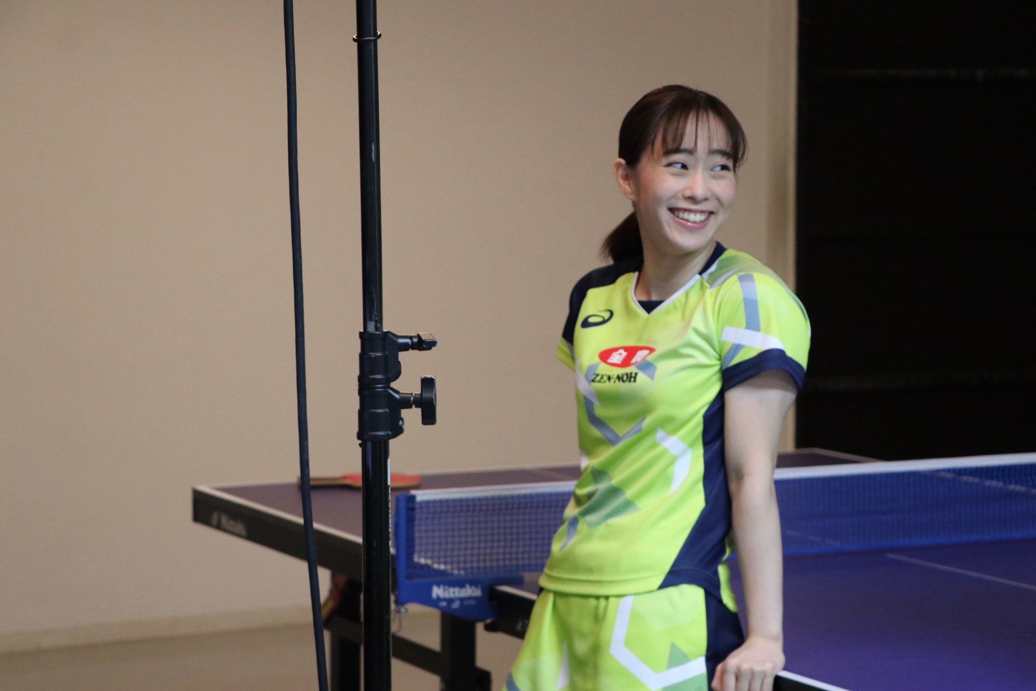 石川佳纯乐开了花!28岁日本美女队长,夺冠后拍广告心情大好