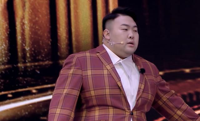 喜剧人已经播出两期了,纯情阿伟在舞台上的演员是最不好的,观众反响最