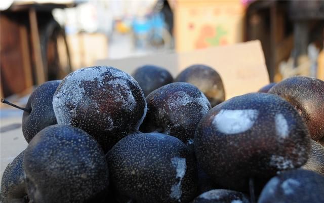 美女网购10斤“东北冻梨”,吃后给了差评,看到吃法网友笑趴了休闲区蓝鸢梦想 - Www.slyday.coM 美女网购10斤“东北冻梨”,吃后给了差评,看到吃法网友笑趴了休闲区蓝鸢梦想 - Www.slyday.coM