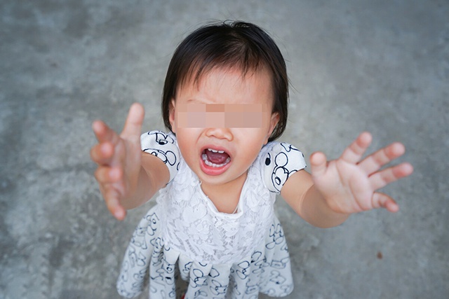 为了照顾小宝,让5岁女儿跟着奶奶睡,几天后,宝妈后悔自责