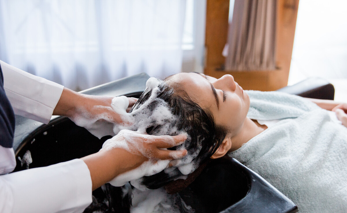 女人经期不能洗头吗尽量别做这5件事以免损害身体健康