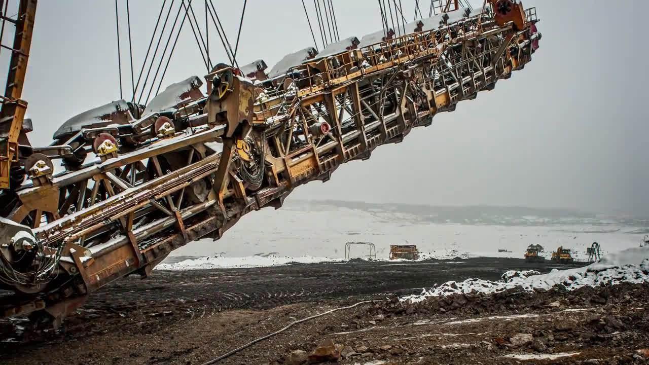 巨无霸链斗挖掘机rk5000移动