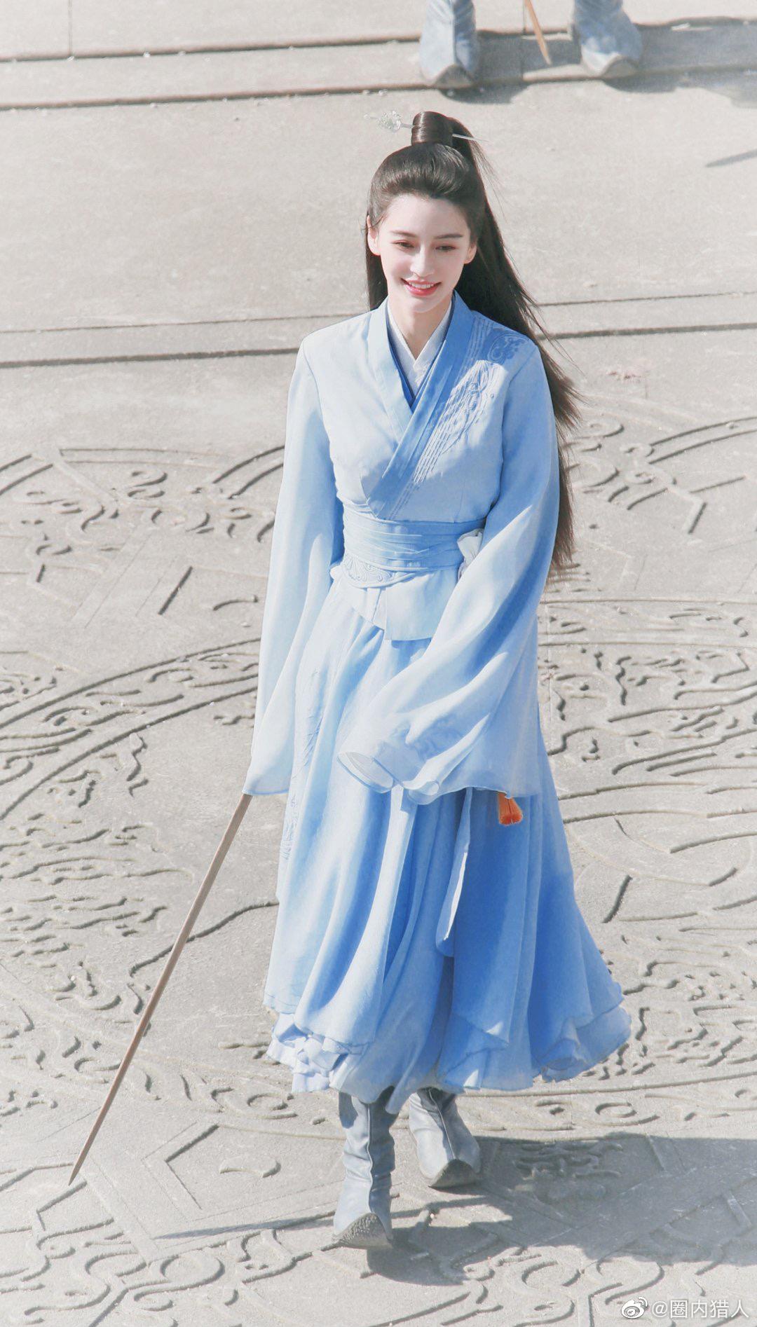 angelababy新剧尘缘路透出炉水蓝色古装衬出白皙肤色