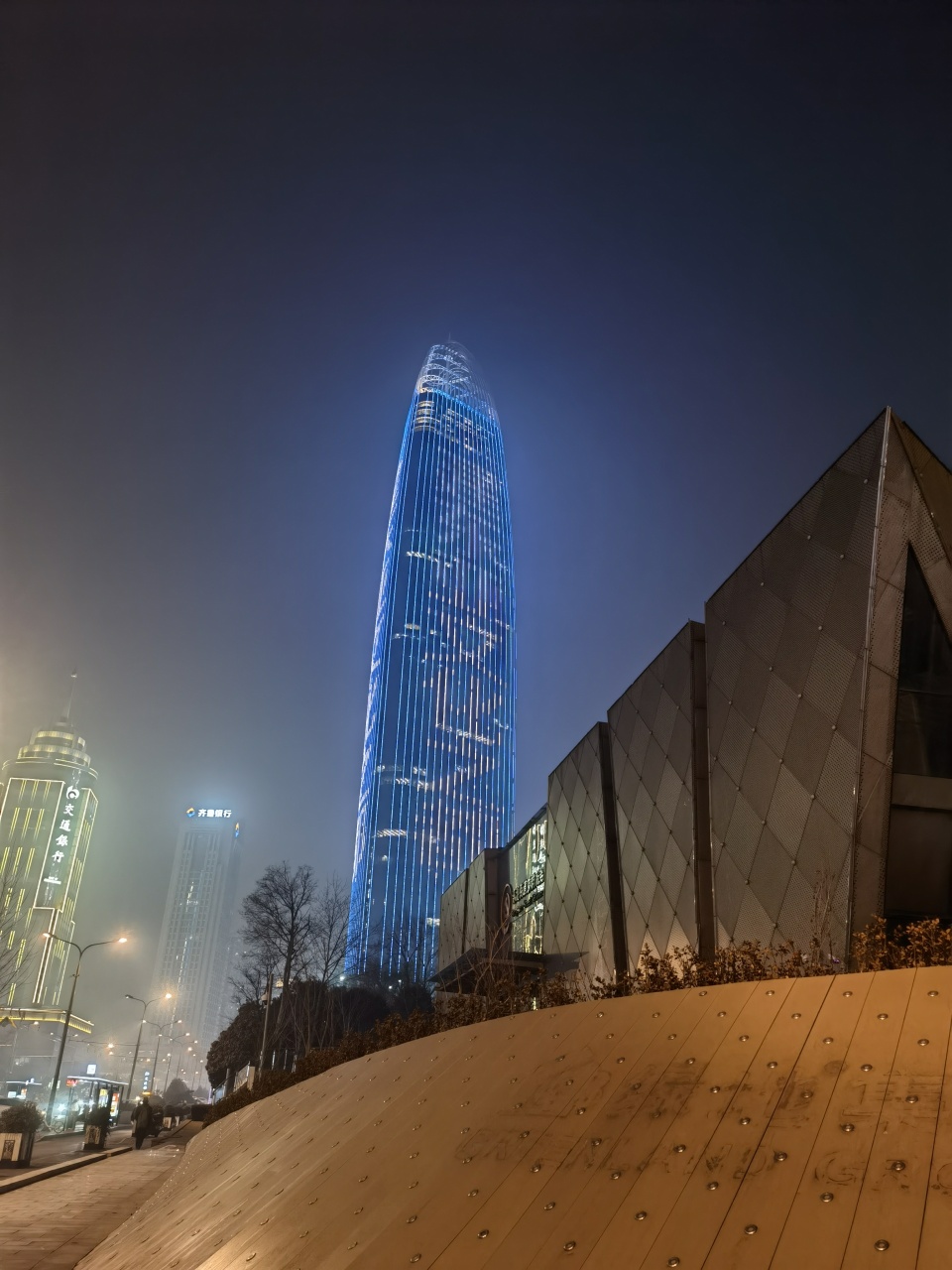 济南绿地中心点亮东亚文化之都创建氛围