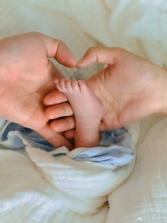 知名主持人官宣二胎得子,与老公戏里戏外都是夫妻,是赵丽颖好友